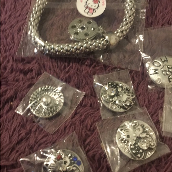 Adorable NEW Hello Kitty Silver Toned Fashion Charm Bracelet With Charms - Picture 5 of 15